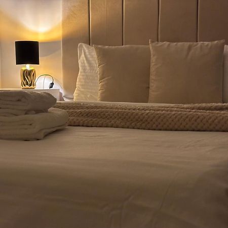 Dream - Large Apartament With Freeparking In A Quietarea Just 10 Minutes Away From City Center Bistriţa Extérieur photo