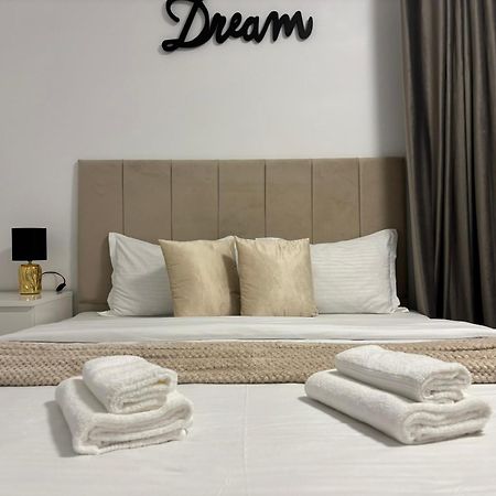 Dream - Large Apartament With Freeparking In A Quietarea Just 10 Minutes Away From City Center Bistriţa Extérieur photo