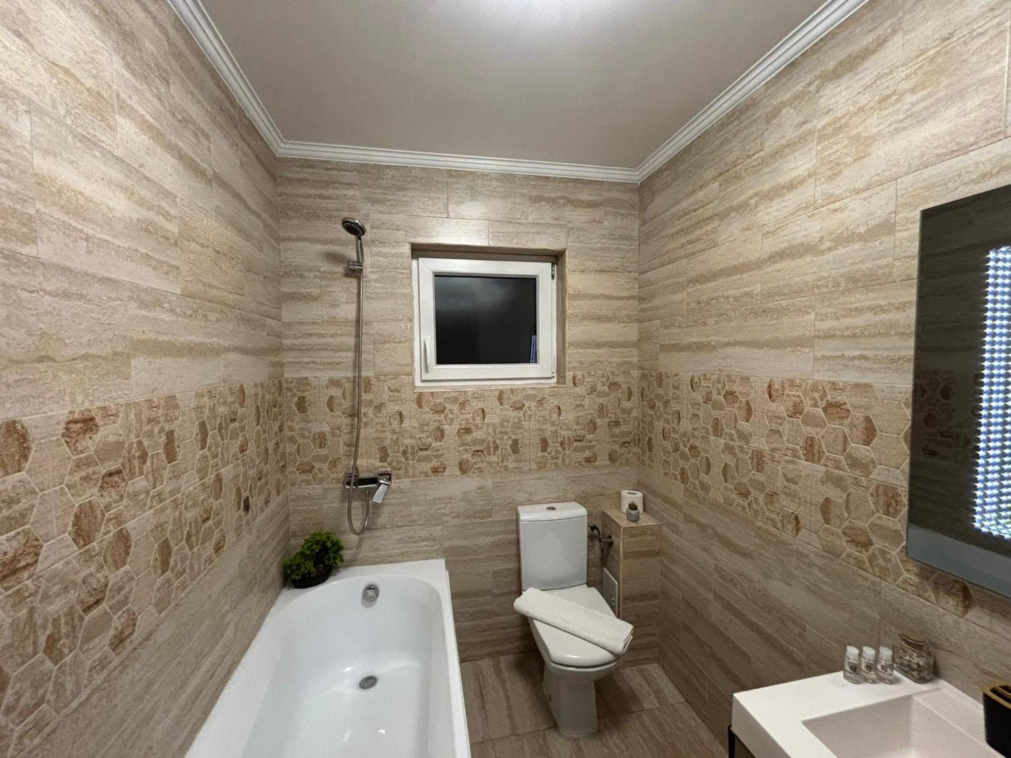 Dream - Large Apartament With Freeparking In A Quietarea Just 10 Minutes Away From City Center Bistriţa Extérieur photo