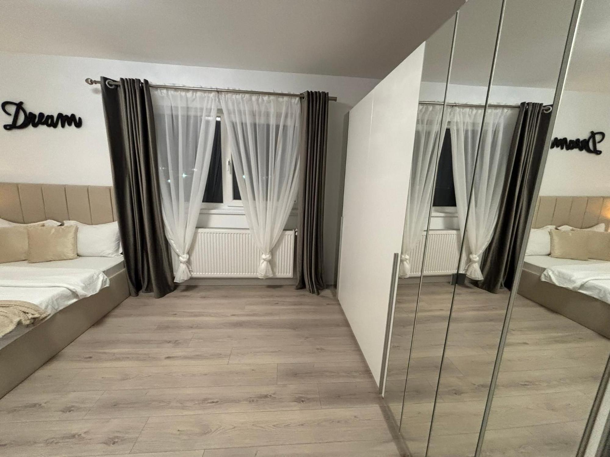 Dream - Large Apartament With Freeparking In A Quietarea Just 10 Minutes Away From City Center Bistriţa Extérieur photo