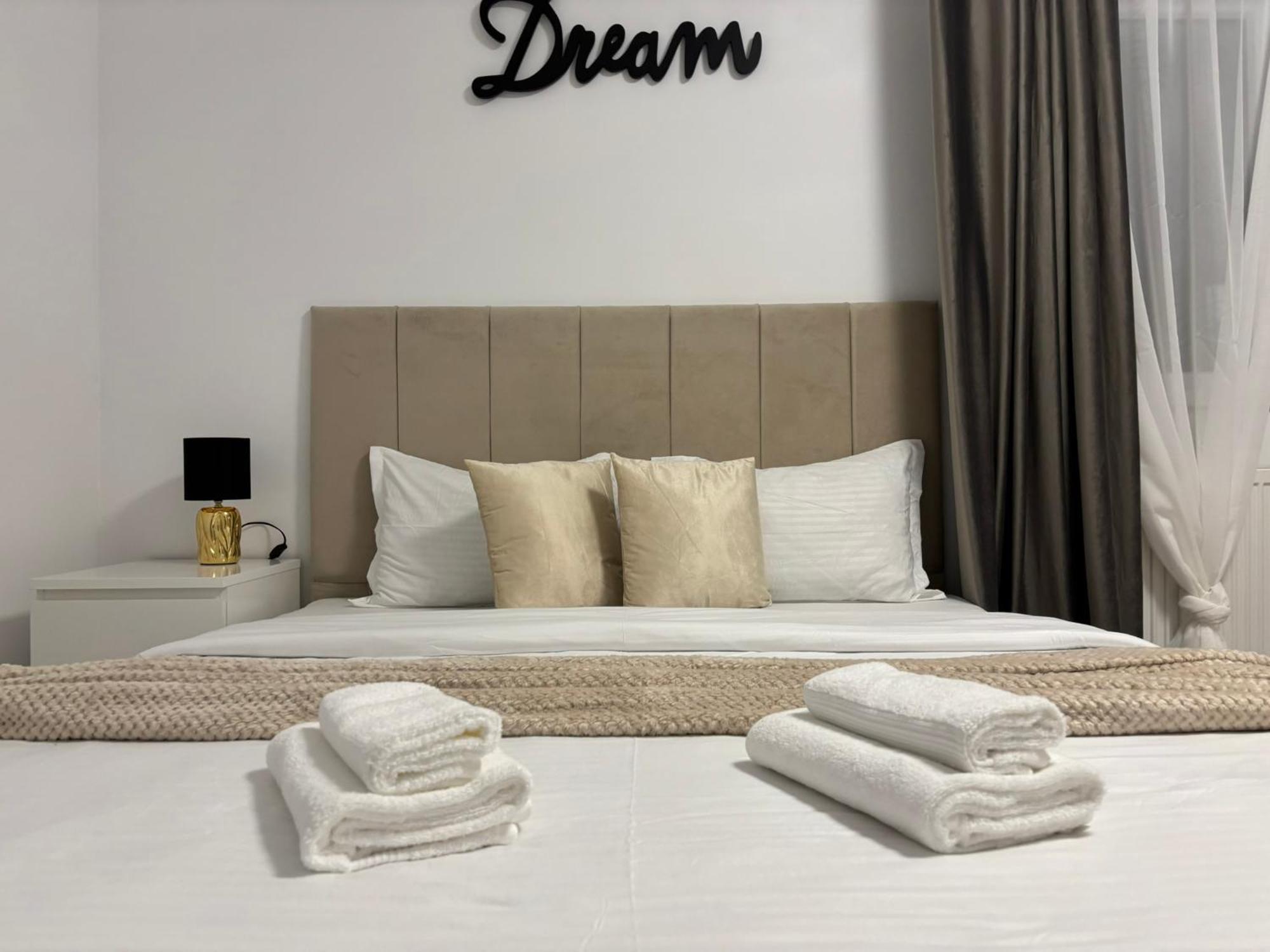 Dream - Large Apartament With Freeparking In A Quietarea Just 10 Minutes Away From City Center Bistriţa Extérieur photo