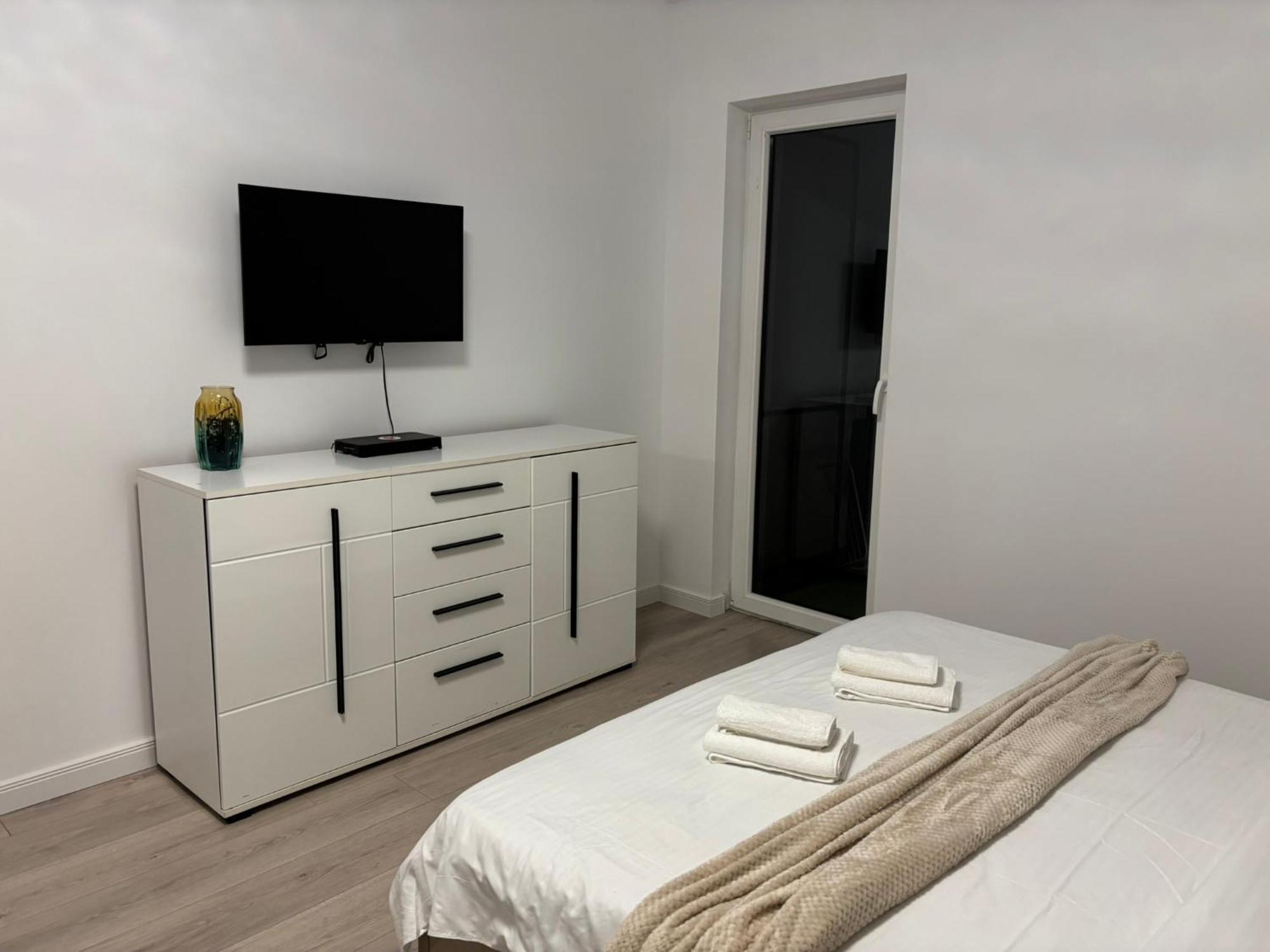 Dream - Large Apartament With Freeparking In A Quietarea Just 10 Minutes Away From City Center Bistriţa Extérieur photo